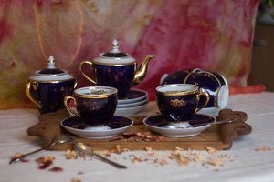“Porcelain Tea Cup with Tenmoku Glaze: Artistic Zen Guide”