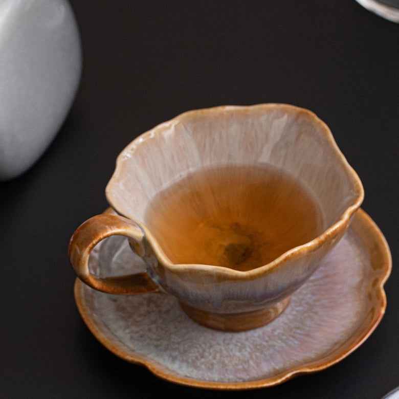 Petal-shaped coffee cup